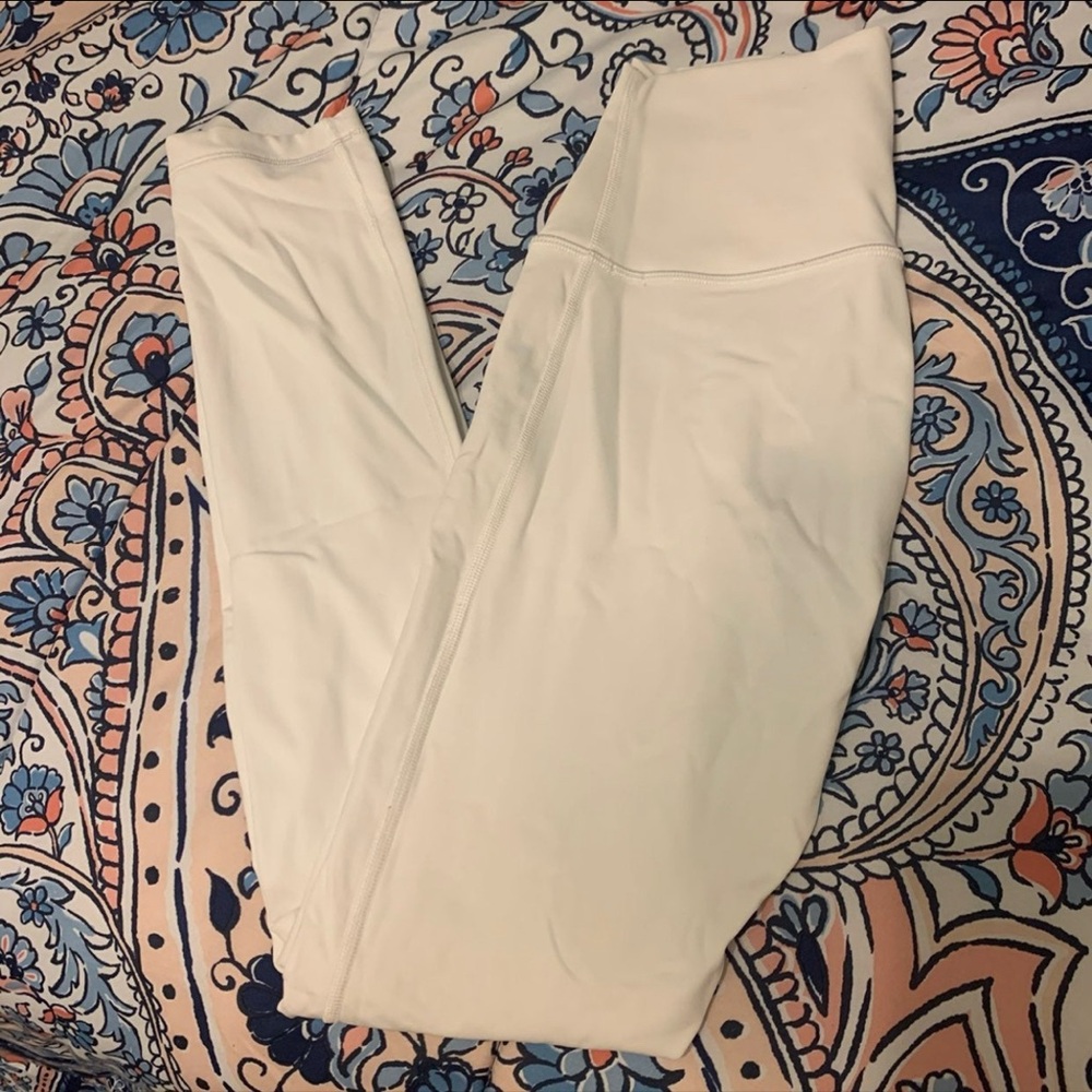 White Lululemon Wonder Under Leggings
